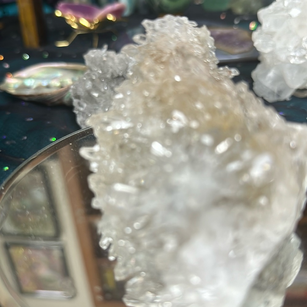 Stunning  quartz cluster 152 g